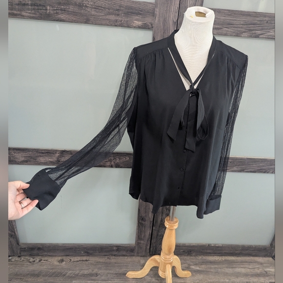 2/30 Ann Taylor Black Mesh sleeve Blouse - Picture 1 of 8